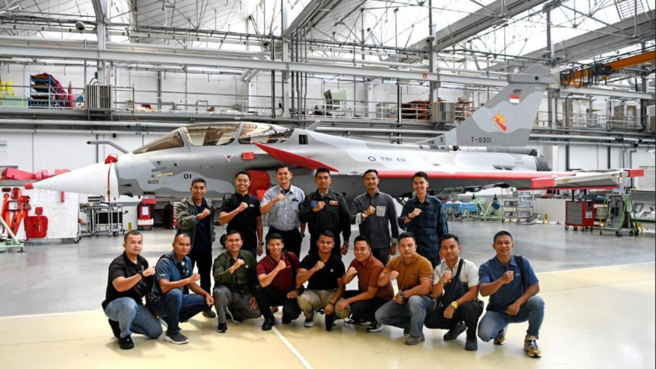 Foto - Beklenmedik sürpriz: Türkiye'den Kaan alacağını duyuran ülke Fransız Rafale uçakları askeri tesise indirdi