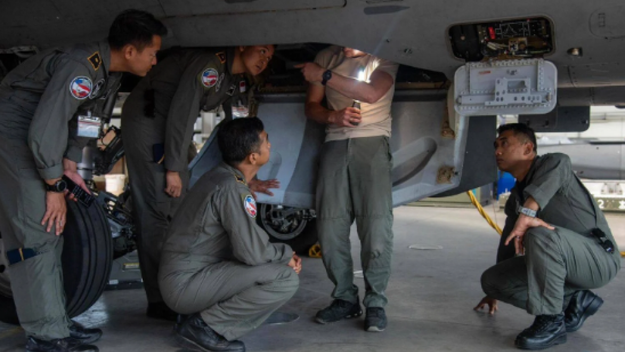 Foto - Beklenmedik sürpriz: Türkiye'den Kaan alacağını duyuran ülke Fransız Rafale uçakları askeri tesise indirdi
