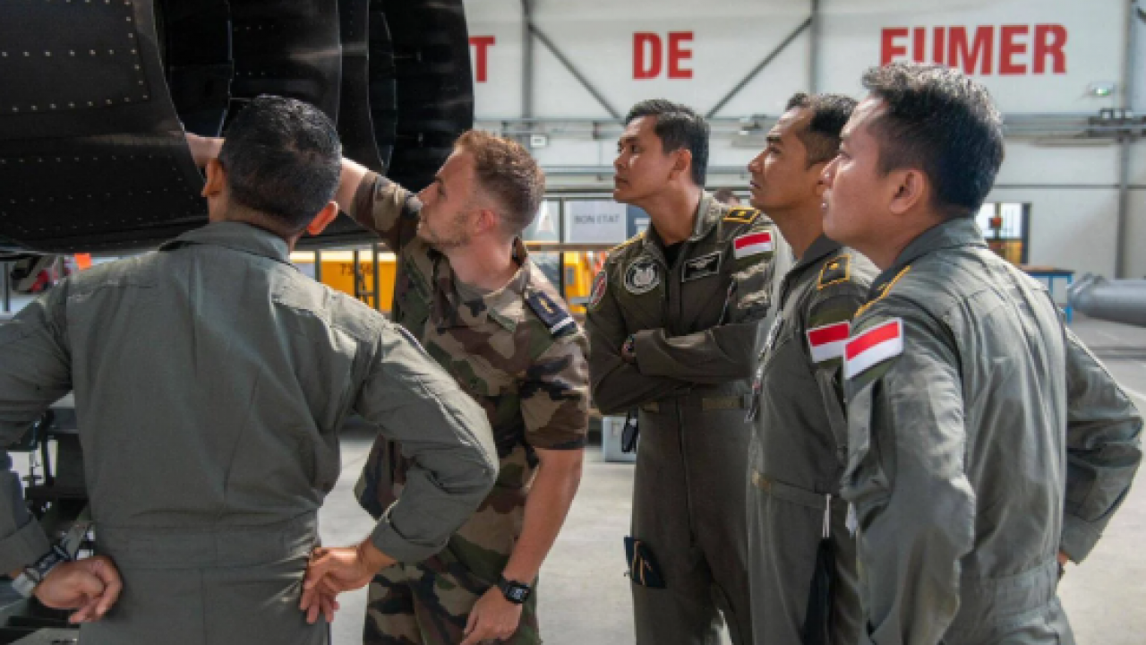 Foto - Beklenmedik sürpriz: Türkiye'den Kaan alacağını duyuran ülke Fransız Rafale uçakları askeri tesise indirdi