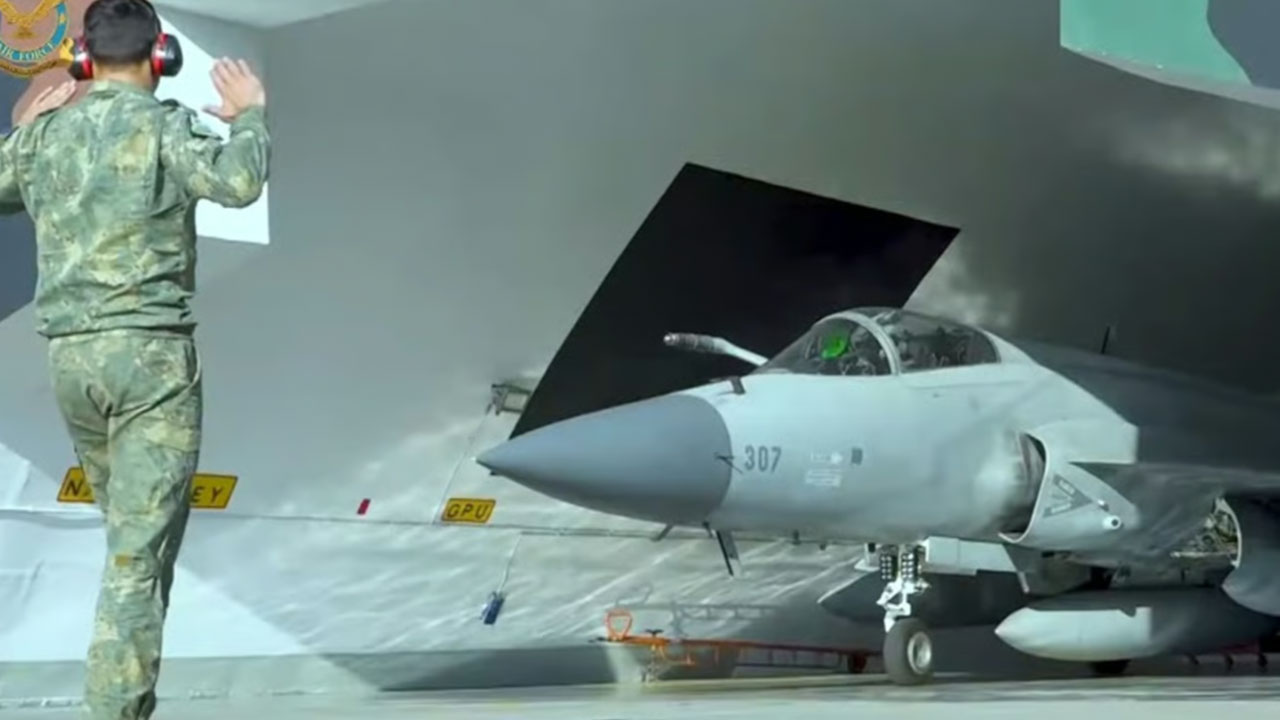 Türkiye'den Kaan'ı isteyen Azerbaycan'dan olay karar: JF-17 savaş uçağını alıyorlar