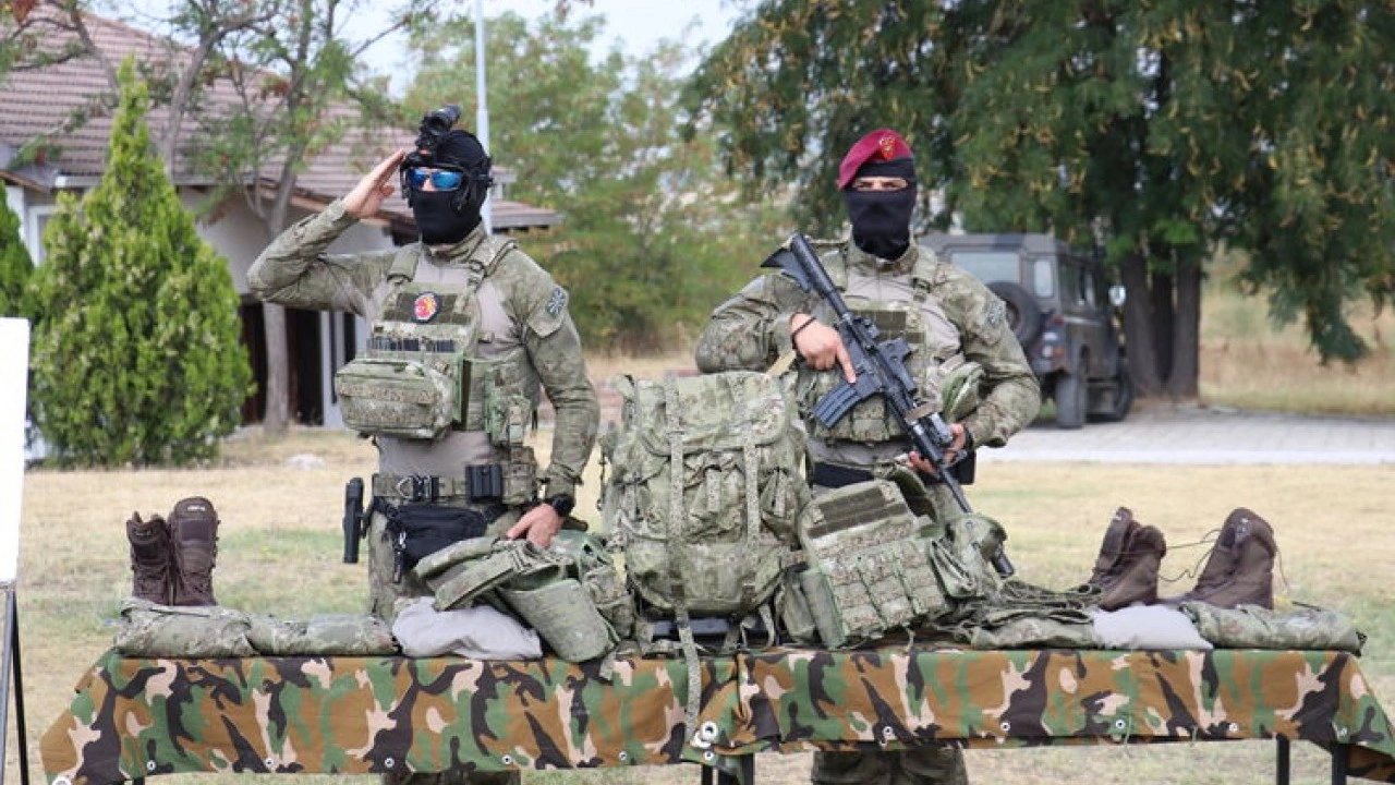 Foto - Türkiye’den Kuzey Makedonya’ya askeri destek! Yeni teçhizat ve üniformalar tanıtıldı