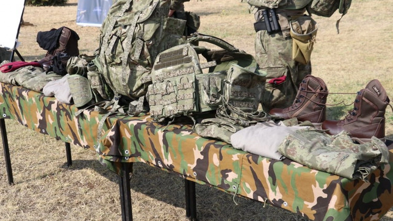 Foto - Türkiye’den Kuzey Makedonya’ya askeri destek! Yeni teçhizat ve üniformalar tanıtıldı