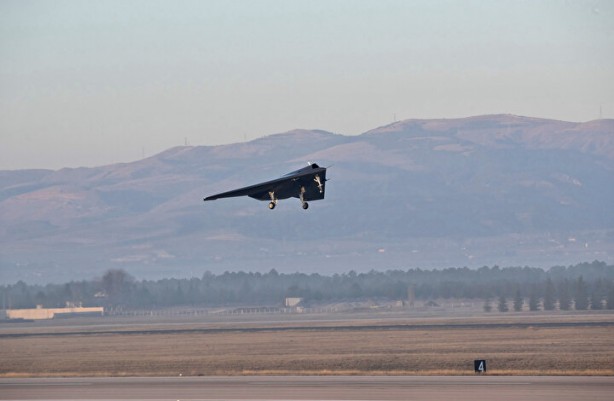 Foto - Türkiye'den Milli ANKA III Uçak: ilk uçuşu bir saat 10 dakika havada kaldı! Savunma sanayiinde Türkiye’ye destek olacak