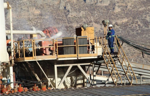 Foto - Türkiye'den müthiş hamle! Topraktan petrol fışkırıyor