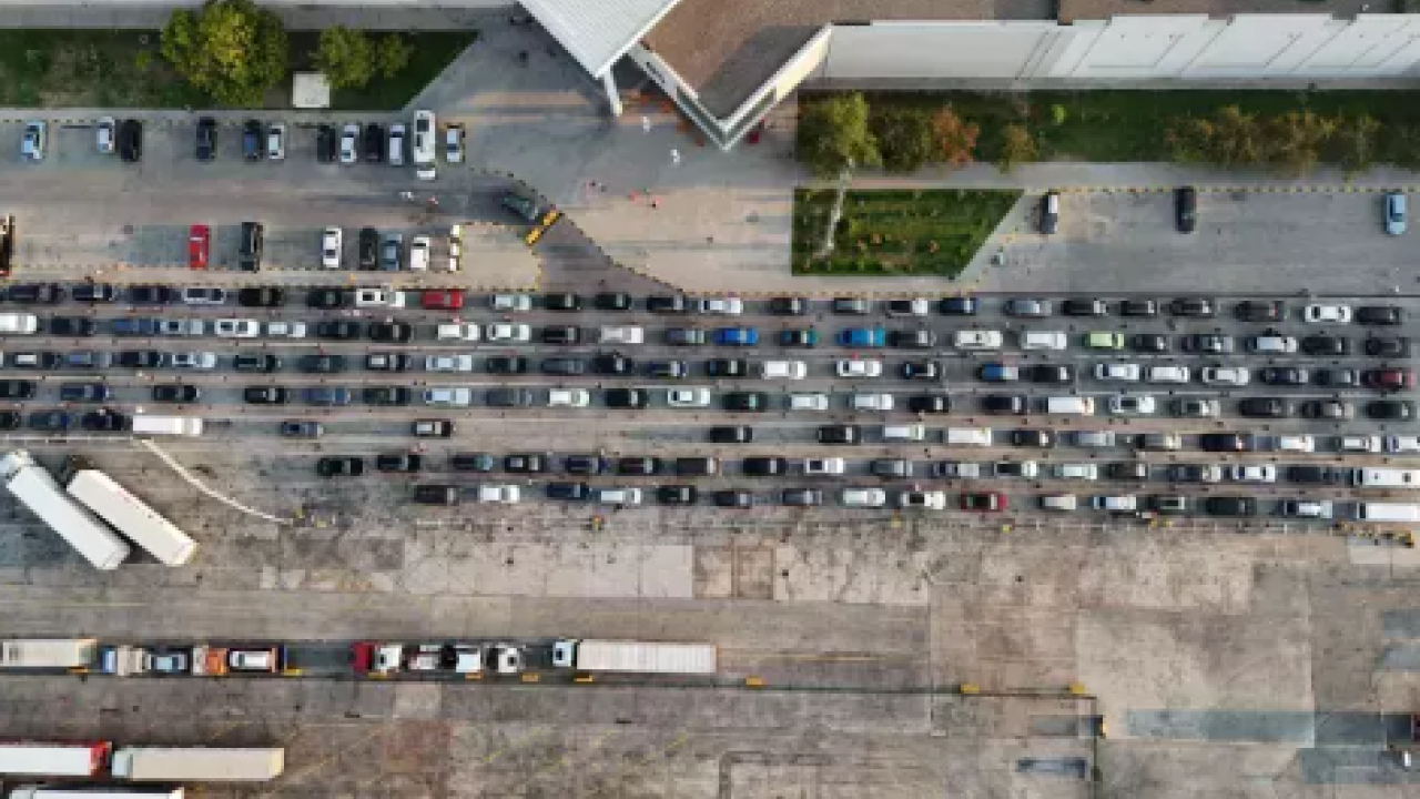 Türkiye'den peş peşe gidiyorlar! Uzun kuyruklar oluştu: Garip bir hüzün var ayrılıyoruz