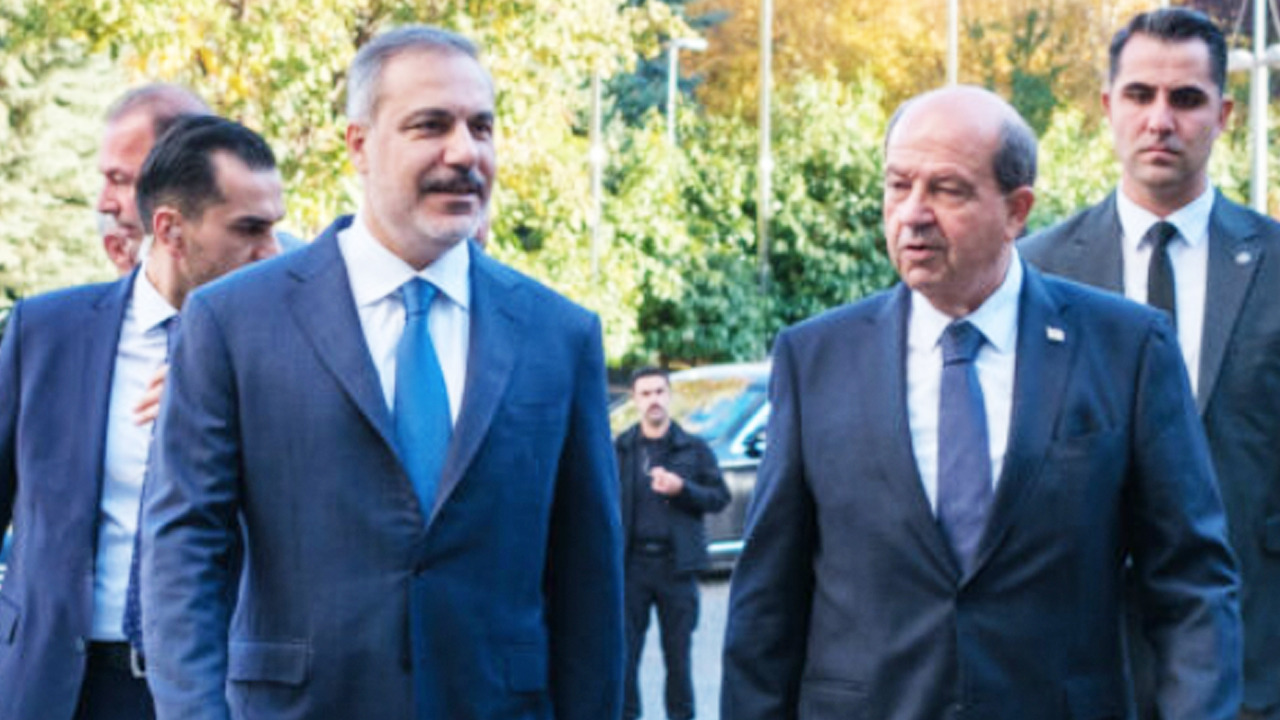 Foto - Türkiye'den Rumları panikletecek KKTC hamlesi: Tatar ile Hakan Fidan aynı uçakta!