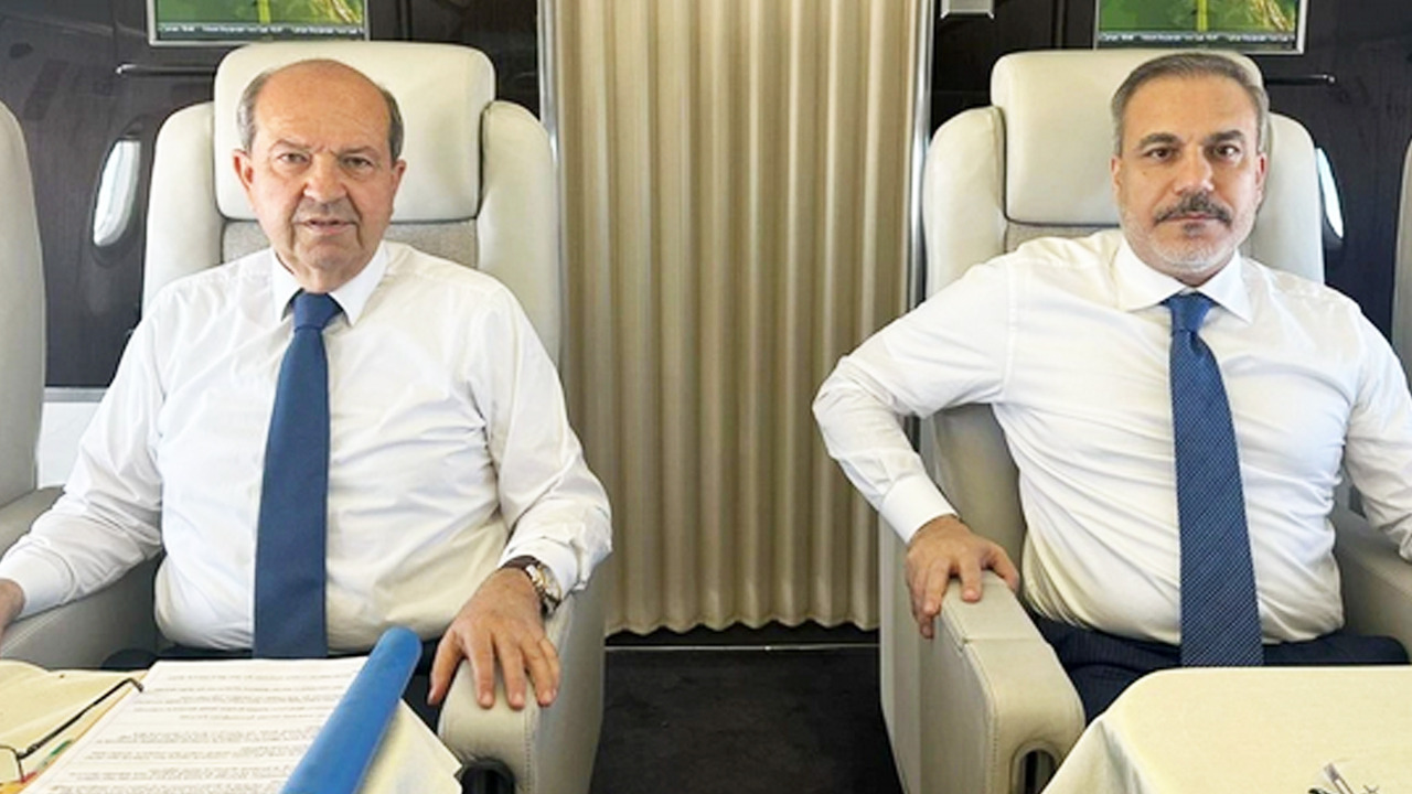 Foto - Türkiye'den Rumları panikletecek KKTC hamlesi: Tatar ile Hakan Fidan aynı uçakta!