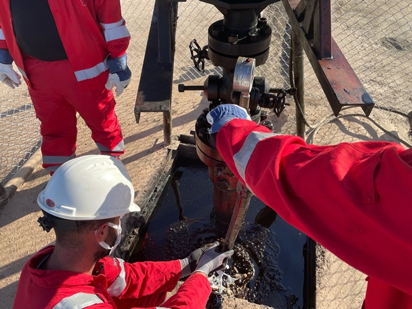 Türkiye'den tarihi keşif... Sınırdan petrol fışkırdı