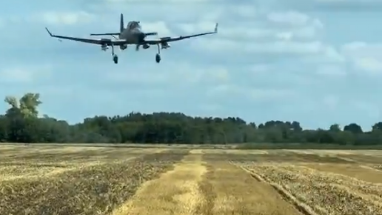 Foto - Türkiye'den TB2 SİHA alan ülke sınırları zorluyor: Tarım uçağına hava-hava füzesi taktılar