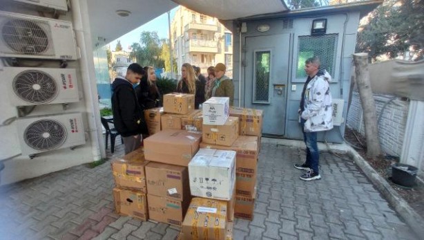 Foto - Türkiye'den Ukrayna'ya 2 TIR yardım