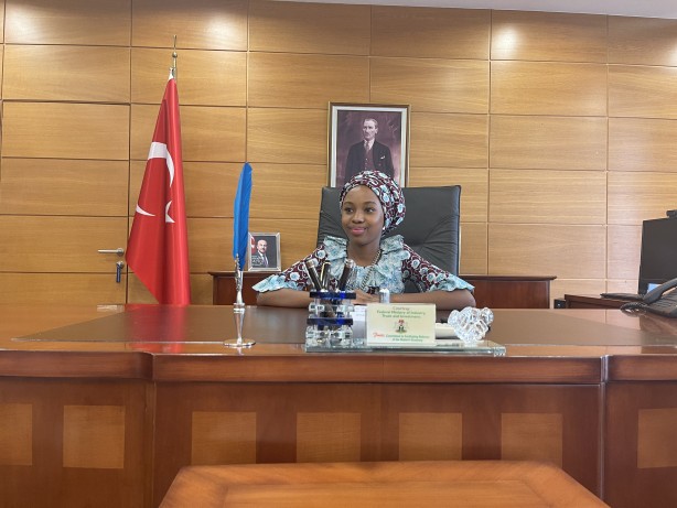 Foto - Türkiye'nin Abuja Büyükelçisi Bayraktar koltuğu çocuklara devretti