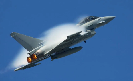 Foto - Türkiye'nin almak istediği Eurofighter Typhoon uçakları emekliye ayrıldı