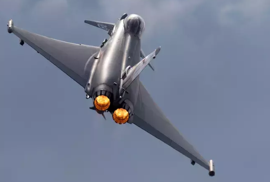 Türkiye'nin almak istediği Eurofighter Typhoon uçakları emekliye ayrıldı