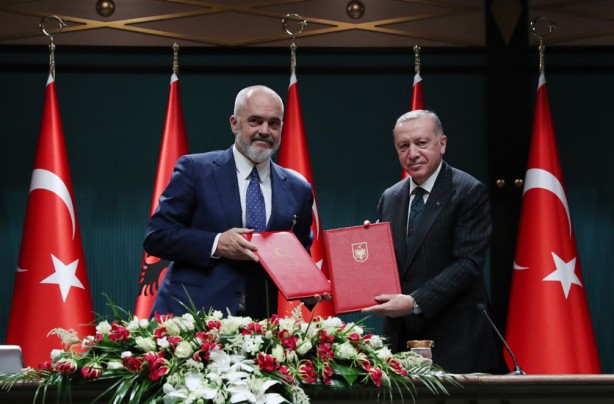 Foto - Türkiye'nin Arnavutluk ile anlaşması bir ülkeyi salladı: Türkler kötü bir şey yapacak