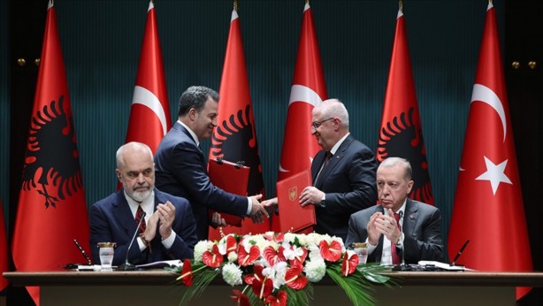 Foto - Türkiye'nin Arnavutluk ile anlaşması bir ülkeyi salladı: Türkler kötü bir şey yapacak