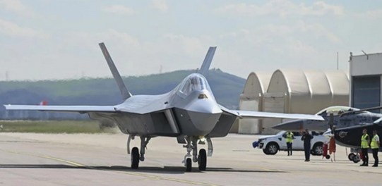 Türkiye'nin başına talih kuşu kondu! HÜRJET ve Kaan ile ilgili kritik gelişme: BAE ile imzalar atıldı…