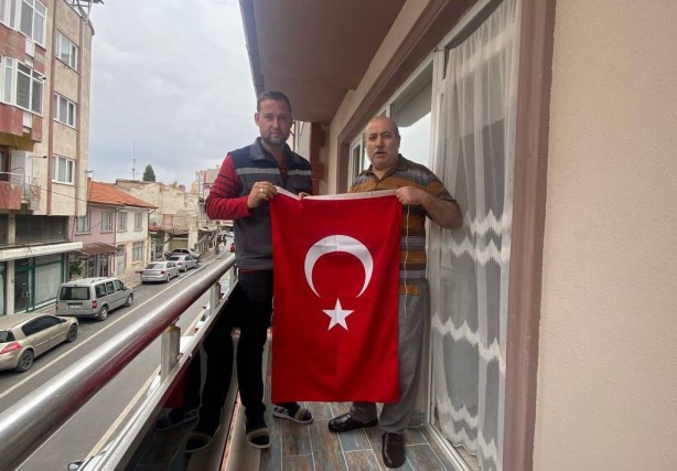 Foto - Türkiye'nin 'Bayrak Asan Dayı'sıydı! Yıllar sonra bu yüzden yeniden ortaya çıktı! Sen ne yaptın böyle dayı