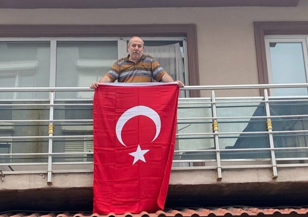 Foto - Türkiye'nin 'Bayrak Asan Dayı'sıydı! Yıllar sonra bu yüzden yeniden ortaya çıktı! Sen ne yaptın böyle dayı