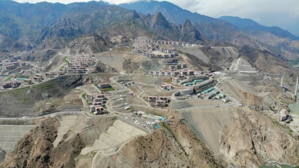 Foto - Türkiye'nin birincisi Yusufeli'den kötü haber: O bölge tamamen baraj suları altında kaldı, gündeme oturdu! Eski ve yeni hali