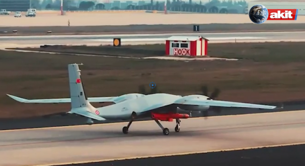 Foto - Türkiye’nin caydırıcı gücü batıyı korkutuyor! İlk atış başarıyla tamamlandı Roketsan’ın Çakır Füzesi Akıncı TİHA’da