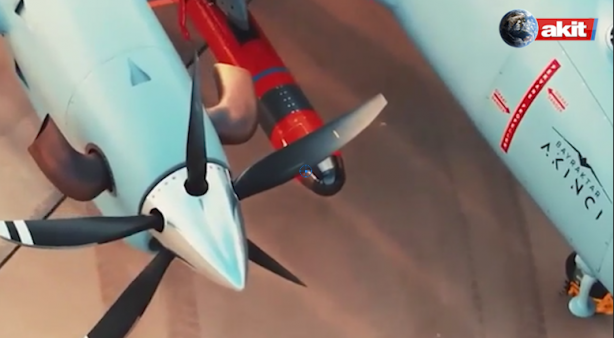 Foto - Türkiye’nin caydırıcı gücü batıyı korkutuyor! İlk atış başarıyla tamamlandı Roketsan’ın Çakır Füzesi Akıncı TİHA’da