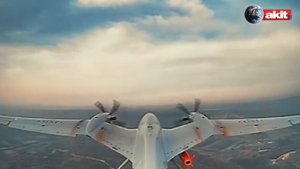 Foto - Türkiye’nin caydırıcı gücü batıyı korkutuyor! İlk atış başarıyla tamamlandı Roketsan’ın Çakır Füzesi Akıncı TİHA’da