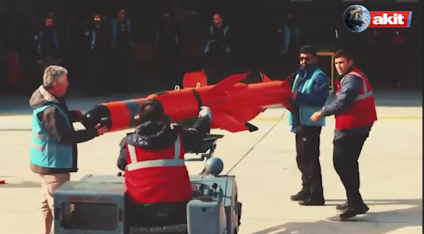 Foto - Türkiye’nin caydırıcı gücü batıyı korkutuyor! İlk atış başarıyla tamamlandı Roketsan’ın Çakır Füzesi Akıncı TİHA’da