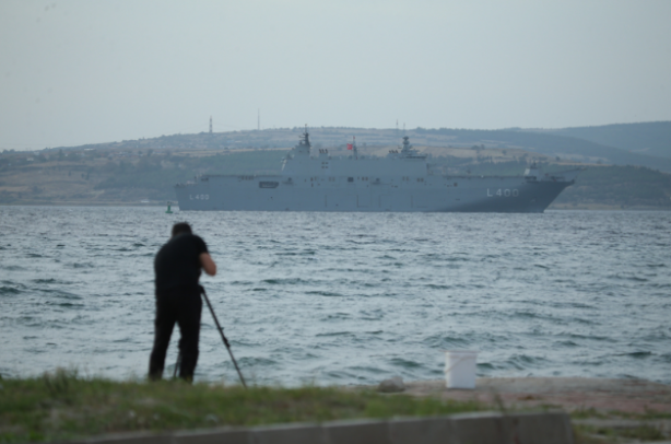 Foto - Türkiye'nin en büyük askeri gemisi TCG Anadolu Çanakkale Boğazı'nda 
