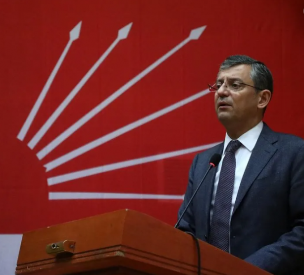 Foto - Türkiye’nin en büyük ilçesi DEM’e peşkeş çekildi