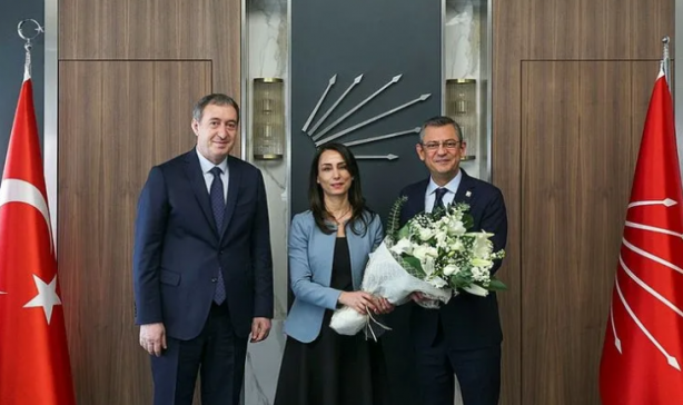 Foto - Türkiye’nin en büyük ilçesi DEM’e peşkeş çekildi