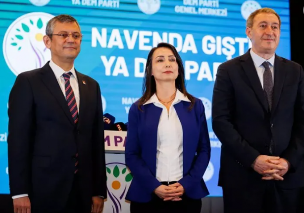 Foto - Türkiye’nin en büyük ilçesi DEM’e peşkeş çekildi