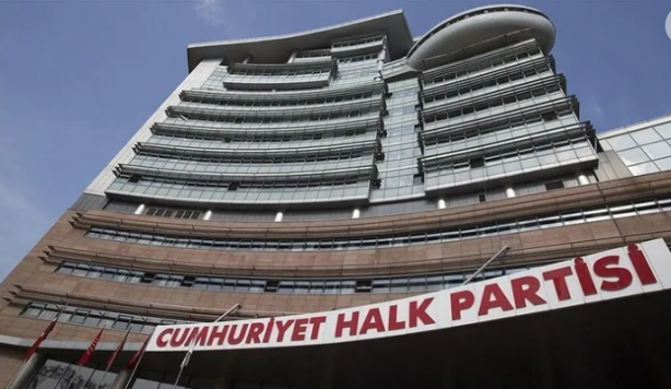 Foto - Türkiye’nin en büyük ilçesi DEM’e peşkeş çekildi