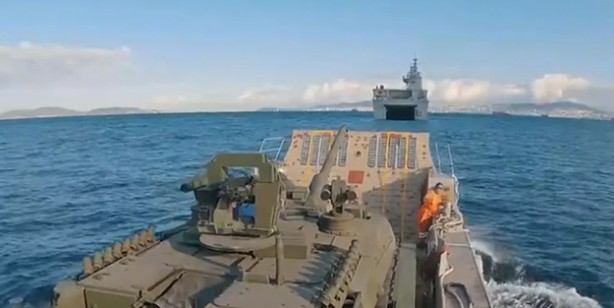 Foto - Türkiye'nin en büyük savaş gemisi TCG Anadolu, Altay prototipi ile yapıldı! Görüntüleri SSB Başkanı Demir paylaştı!