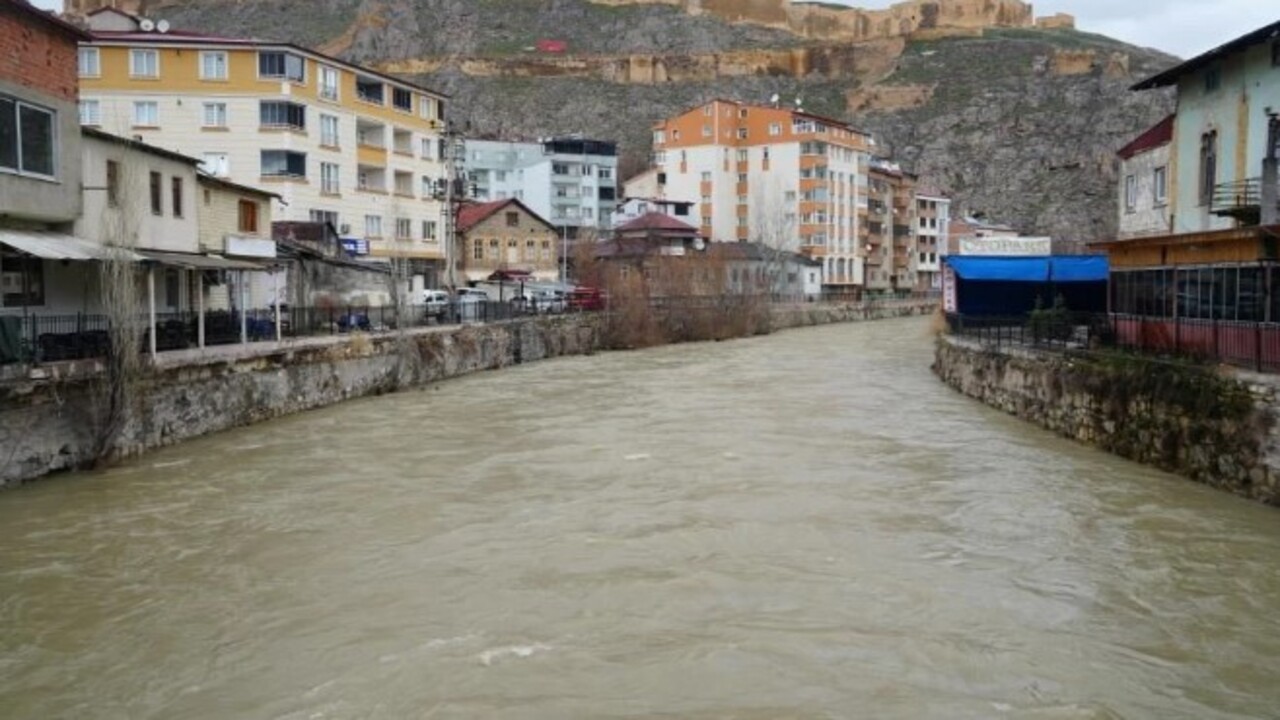 Foto - Türkiye’nin en hızlı akan nehri korkutuyor! Kar eridi su seviyesi iki katına çıktı