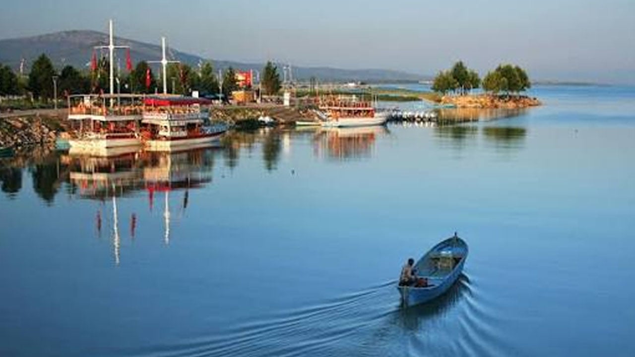 Türkiye'nin en tatlı Beyşehir Göl'ü ziyaretçi akınına uğruyor: Her yıl tekne yolculuğu yapıyorlar!