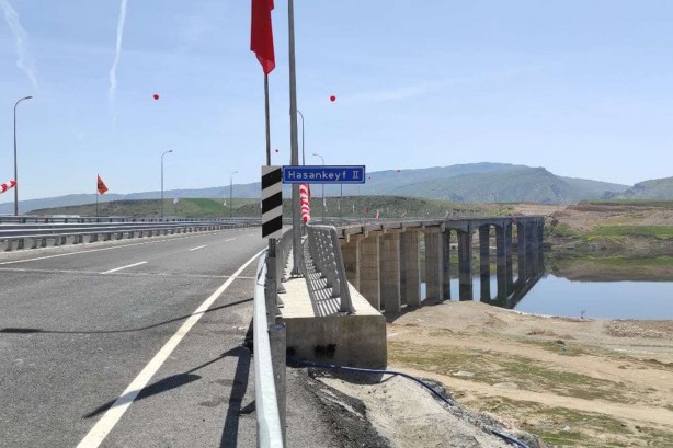 Foto - Türkiye'nin en uzun köprüleri arasında yer alan Hasankeyf-2 Köprüsü hizmete açıldı