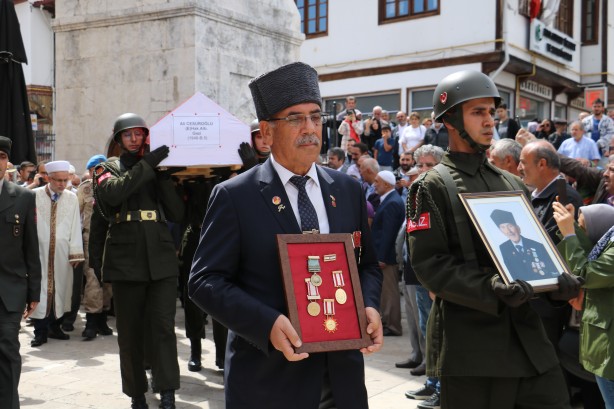Foto - Türkiye'nin en yaşlı gazisine veda