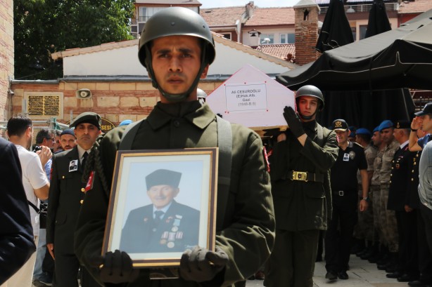 Türkiye'nin en yaşlı gazisine veda