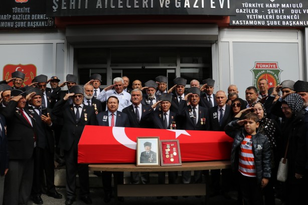 Foto - Türkiye'nin en yaşlı gazisine veda