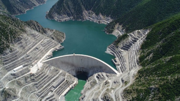 Türkiye'nin en yükseğinde dışarıyla temas tamamen kesildi: 4 bin 500 kişi burada kalıyor