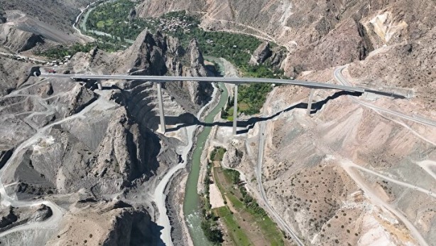 Türkiye’nin en yüksek ayaklı 2. viyadüğü açıldı