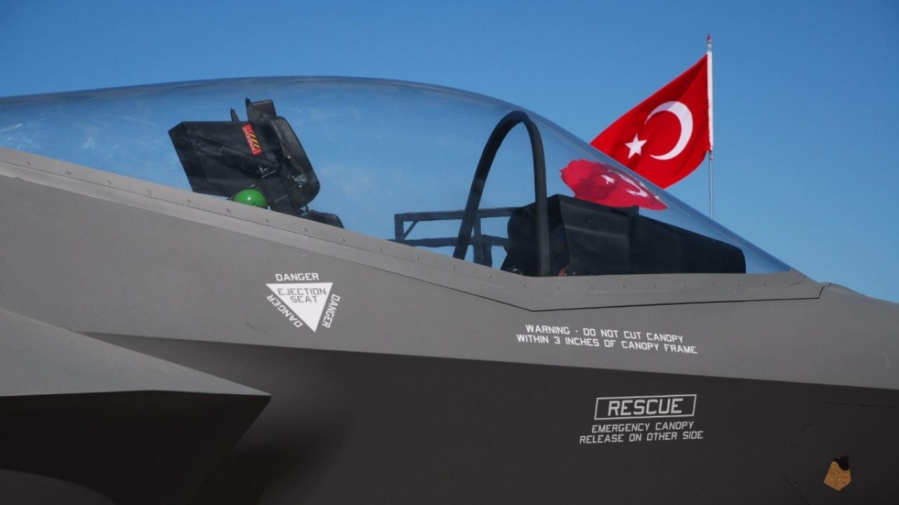 Foto - Türkiye’nin F-35 ihtimali Yunanistan’ı karıştırdı! Miçotakis’ten olay sözler: "Trump’ın yakasından tutup..."