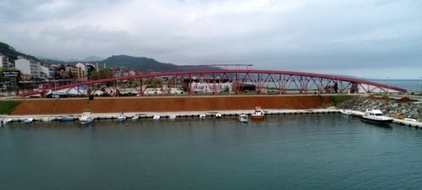 Foto - Türkiye'nin gündemine oturdu! Altından su akmayan köprü