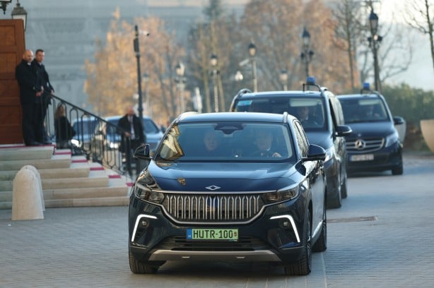Foto - Türkiye’nin gururu! TOGG artık Budapeşte'de... Başkan Erdoğan'dan büyük jest...