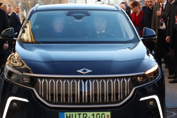 Foto - Türkiye’nin gururu! TOGG artık Budapeşte'de... Başkan Erdoğan'dan büyük jest...