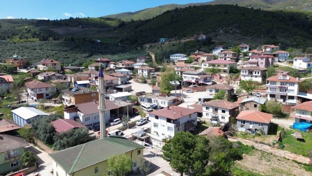 Foto - Türkiye’nin her yerinden geliyorlar, bidon bidon taşıyıp gidiyorlar! Dağdan gelen bu suyun özelliği herkesi şaşkına çeviriyor