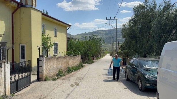 Foto - Türkiye’nin her yerinden geliyorlar, bidon bidon taşıyıp gidiyorlar! Dağdan gelen bu suyun özelliği herkesi şaşkına çeviriyor