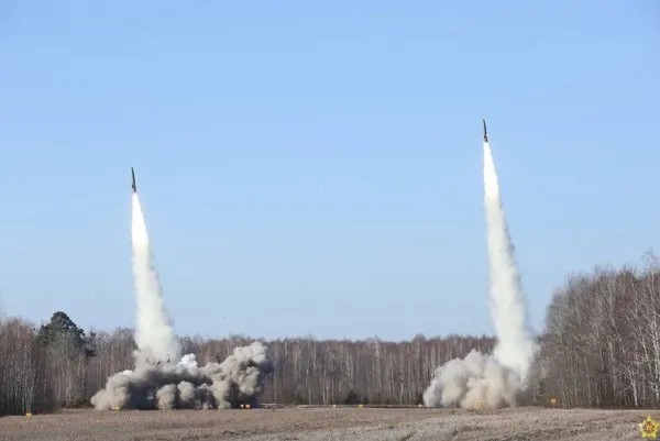 Foto - Türkiye'nin İHA yapmayı öğrettiği ülke balistik füze yaptı! Bu da yetmedi füzeyi ateşlediler