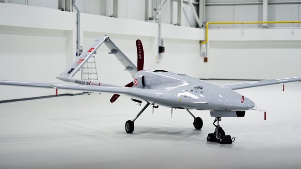 Foto - Türkiye'nin İHA yapmayı öğrettiği ülke Bayraktar TB2 SİHA'yı kopyaladı! Herkes şaştı kaldı