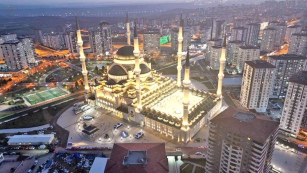 Foto - Türkiye’nin ikinci büyük camisi tıklım tıklım doluyor: Hizmetlerin en hayırlısı
